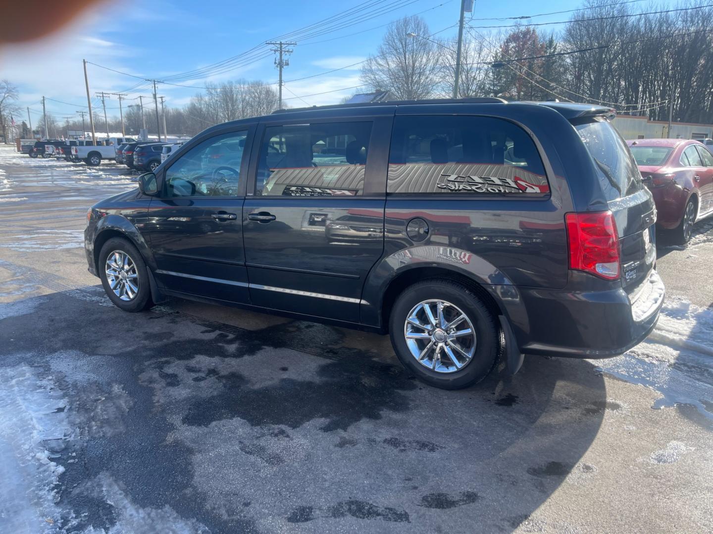 2014 Gray /Black Dodge Grand Caravan SXT (2C4RDGCG9ER) with an 3.6L V6 DOHC 24V FFV engine, 6 Speed Automatic transmission, located at 547 E. Main St., Orwell, OH, 44076, (440) 437-5893, 41.535435, -80.847855 - This 2014 Dodge Grand Caravan SXT is equipped with a rear entertainment system and STOW N GO seating, allowing for easy storage and flexibility. It also features a back-up camera, providing added convenience and safety when parking or reversing. With its versatile seating and entertainment options, - Photo#10